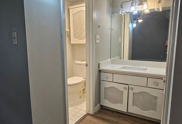 2 beds, 2 baths, 925 sqft, $1,300, Unit 218