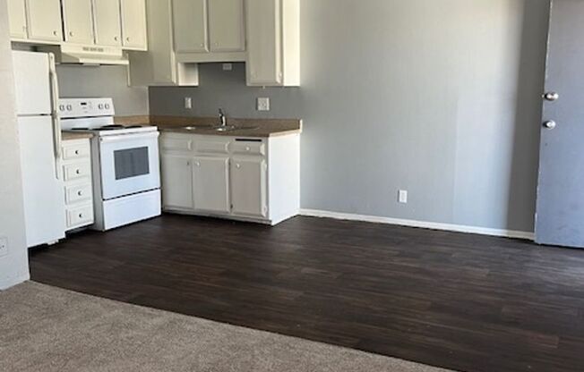 2 beds, 1 bath, 800 sqft, $1,095, Unit 14C