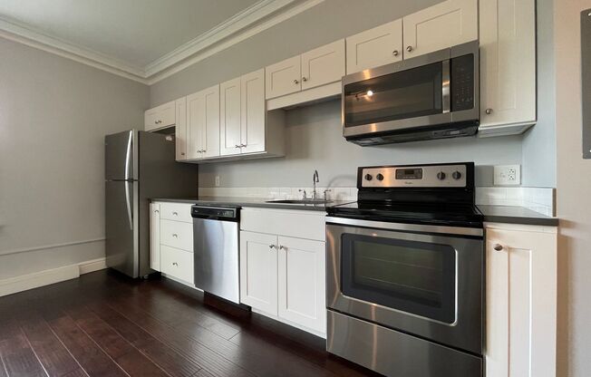 5721-5727 Elwood Street