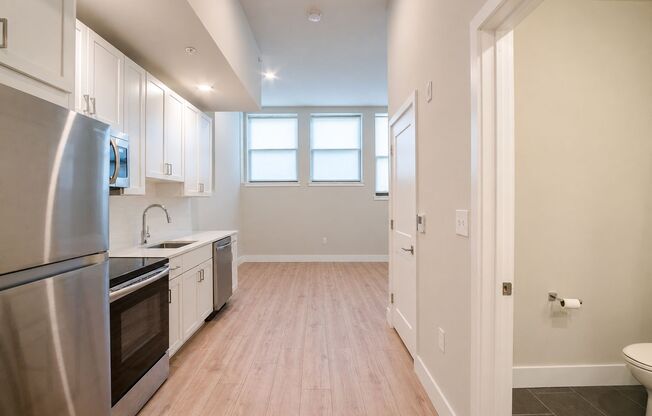 Studio, 1 bath, 370 sqft, $1,118, Unit 004