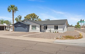 1664 E DE RIO DR