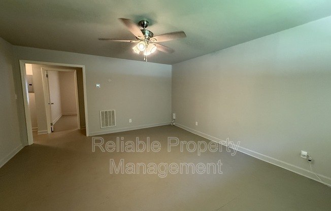 725 LOCUST LN
