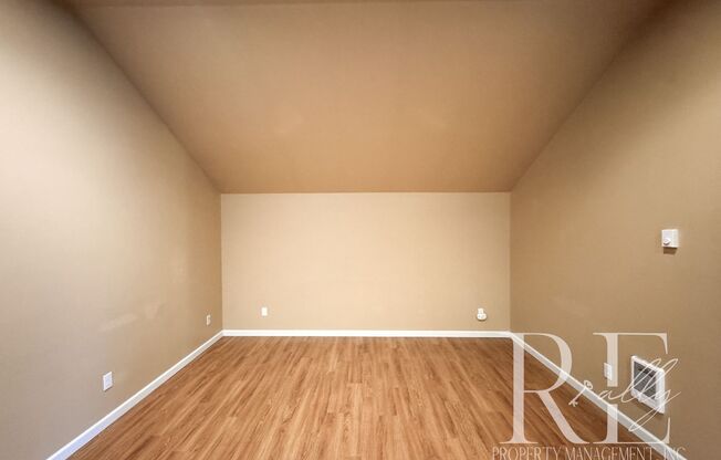 2 beds, 1 bath, $1,700, Unit Unit A