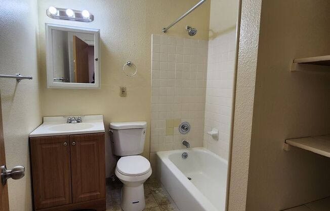 1 bed, 1 bath, 460 sqft, $1,150, Unit 216