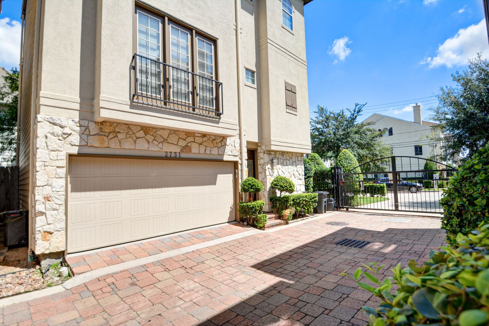 Gated complex in a great and safe neighborhood.