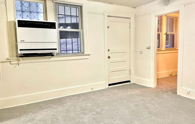 1 bed, 1 bath, 400 sqft, $1,195, Unit B