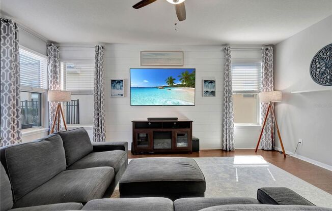 Horizon West beautiful single family 3 Beds 2/1 Bath with Extra Den and Fenced backyard