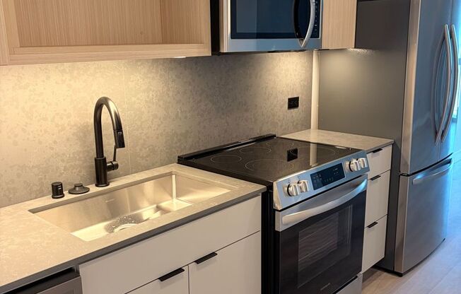 Studio, 1 bath, 440 sqft, $2,295, Unit 807