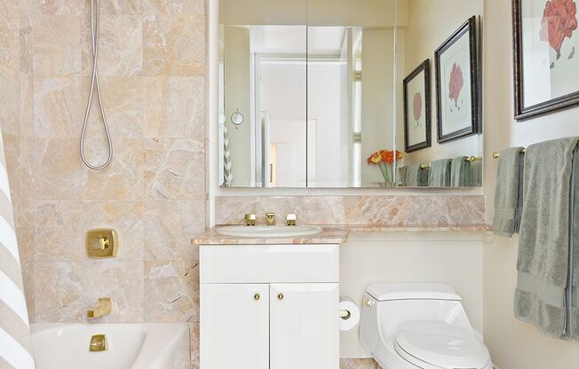 1 bed, 1.5 baths, 895 sqft, $6,300, Unit 14B