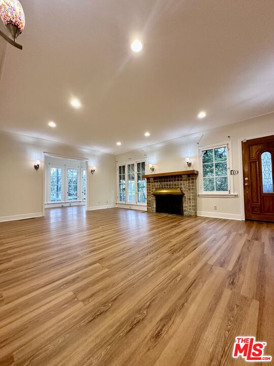 1086 MEADOWBROOK AVE