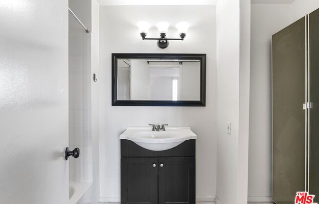1 bed, 2 baths, 718 sqft, $3,800, Unit 710