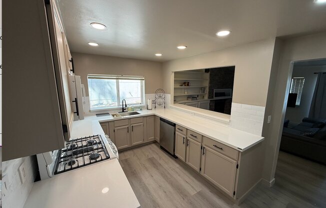 5603 30 AVE SW