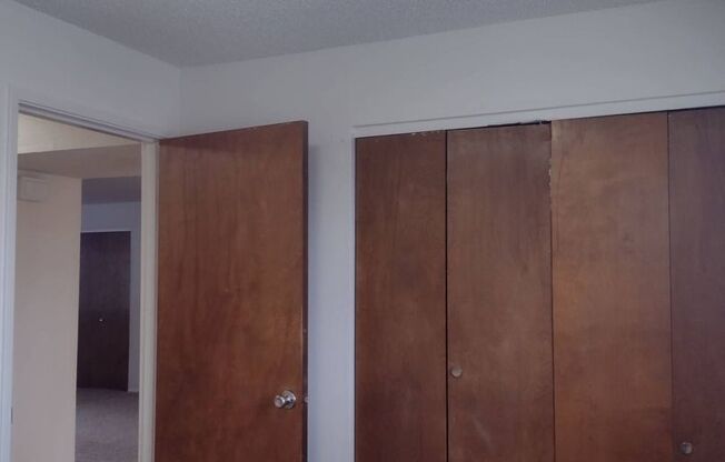 2 beds, 1 bath, 907 sqft, $1,100, Unit B103