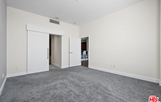 1 bed, 2 baths, 1,140 sqft, $5,199, Unit 38F