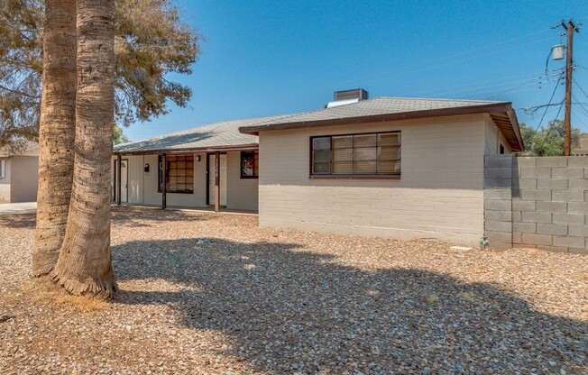 5 BEDROOM 2 BATH HOME MINUTES FROM ASU!