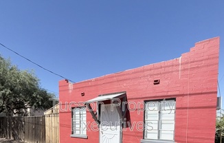 130 E DELANO ST