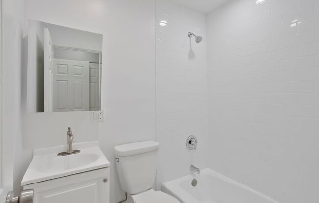Studio, 1 bath, 298 sqft, $1,400, Unit 437