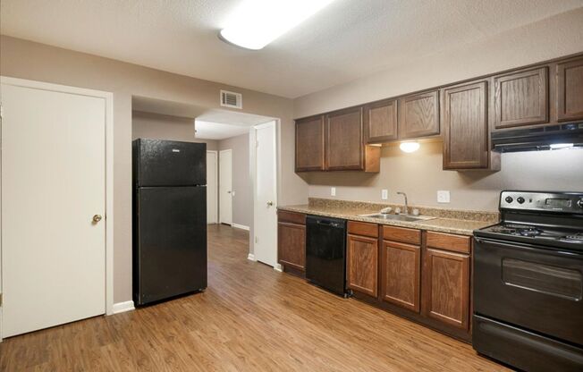 2 beds, 1.5 baths, 825 sqft, $975, Unit 914