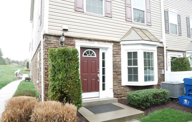 MOVE- IN READY! End-Unit Townhouse: Eldersburg, MD