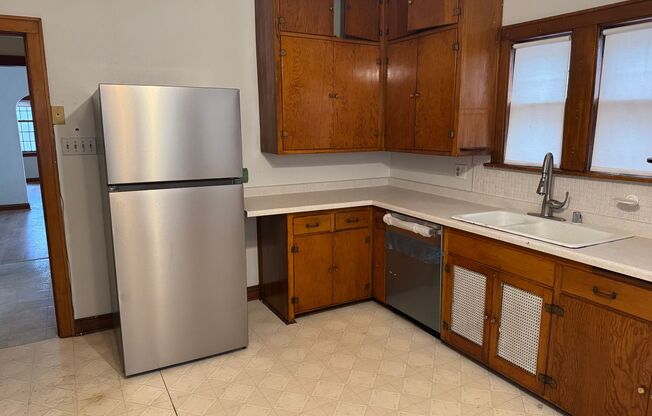 2 beds, 1 bath, $1,400, Unit 3937-Lower