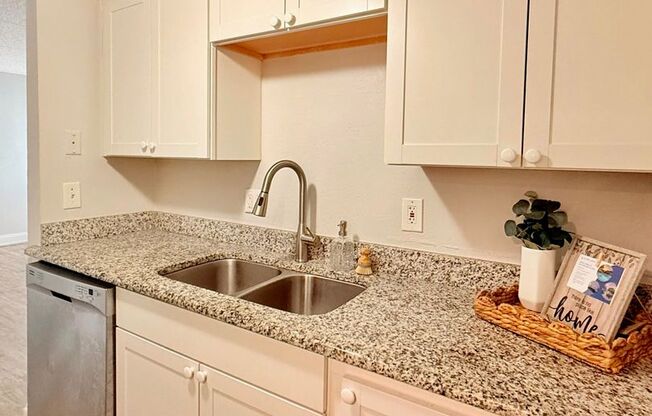 1 bed, 1 bath, 439 sqft, $1,300, Unit 2702