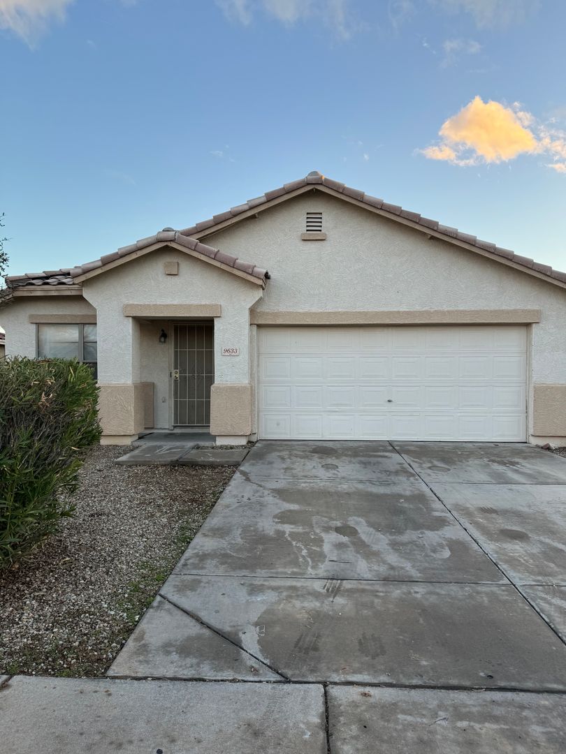 4 BEDROOM HOME IN TOLLESON