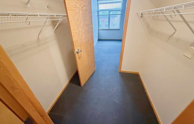 1 bed, 1 bath, 868 sqft, $1,725, Unit 415