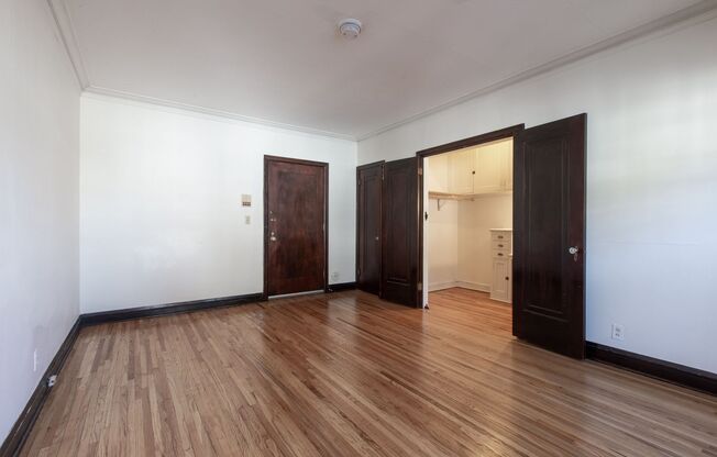 Studio, 1 bath, 450 sqft, $925, Unit 20-203