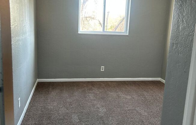 2 beds, 1 bath, 750 sqft, $1,045, Unit B09 1048 11