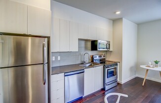 AVAILABLE for MOVE-IN on 11/15/2024 - Cozy ONE Bedroom Flat in Boutique Sellwood Community **SEE LISTING FOR DETAILS