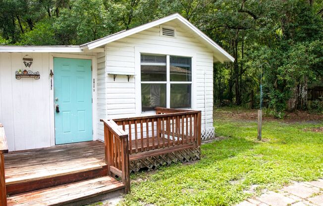 Charming 1 Bed 1 Bath Triplex Cottage for Rent in Lake Mary, FL!