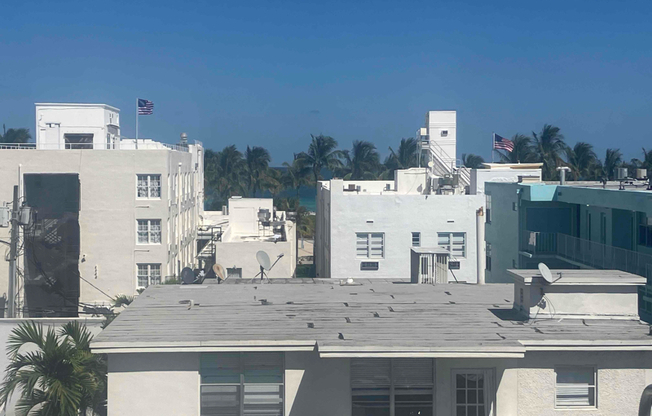 720 Collins Ave 203