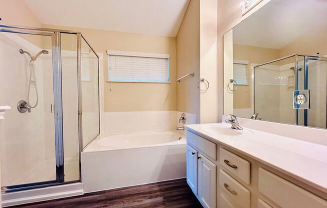 2 beds, 2 baths, $1,595, Unit # 1701