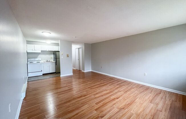 Studio, 1 bath, 440 sqft, $950, Unit B4