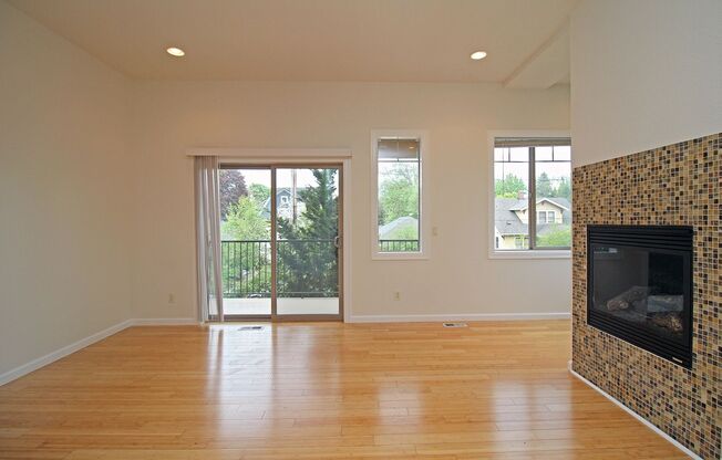 Gorgeous Irvington 3 Bedroom Townhouse with Garage