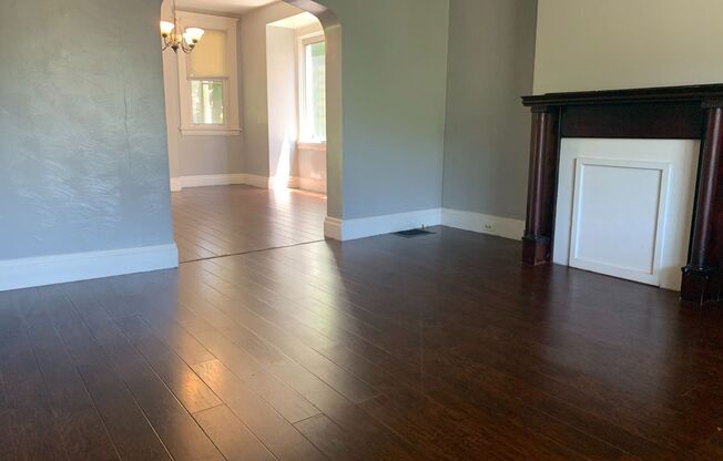 Charming 3 bedroom home in Carrick available September 1!