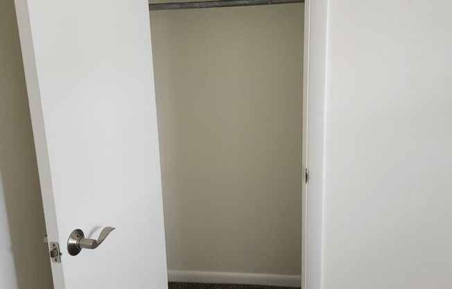 2 beds, 1 bath, 878 sqft, $1,305, Unit WY19005