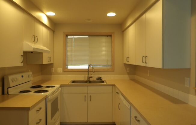 2 beds, 2.5 baths, 1,497 sqft, $1,985, Unit R79