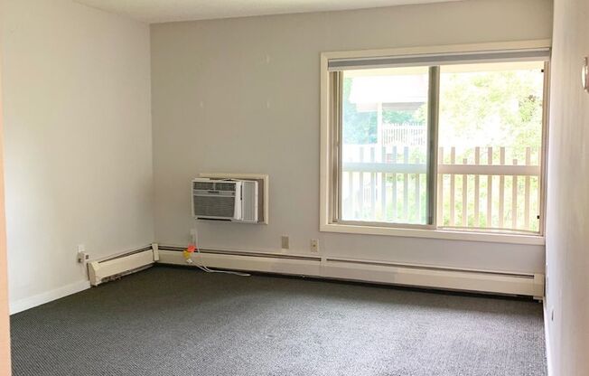 2 beds, 1 bath, $2,100