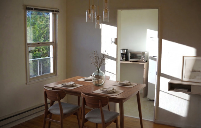 1 bed, 1 bath, 702 sqft, $1,645, Unit 0204