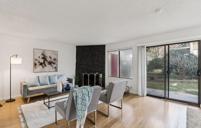 Well maintained 2bd Bellevue Condo