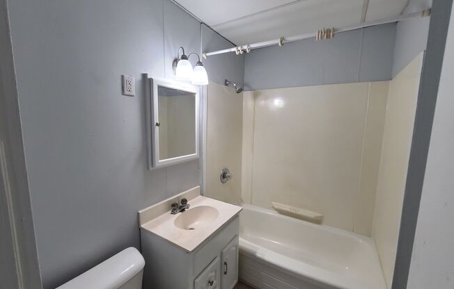 Studio, 1 bath, 300 sqft, $895, Unit 693-11 Park