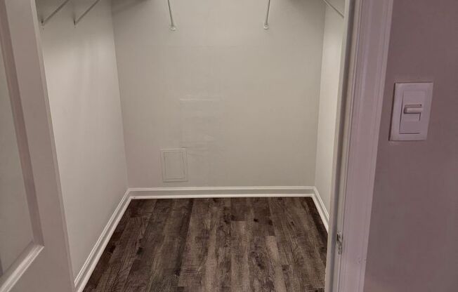 1 bed, 1 bath, 730 sqft, $1,075, Unit 61W
