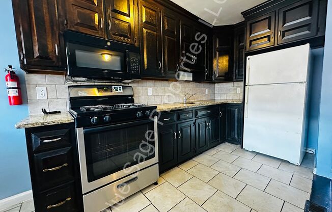 3 beds, 1 bath, $1,650