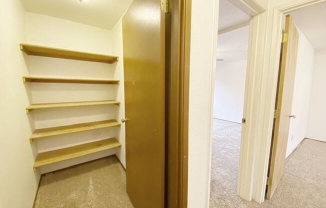 2 beds, 1 bath, $1,550, Unit A