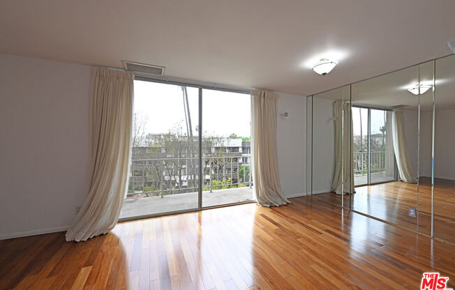 1 bed, 2 baths, 737 sqft, $3,150, Unit 424