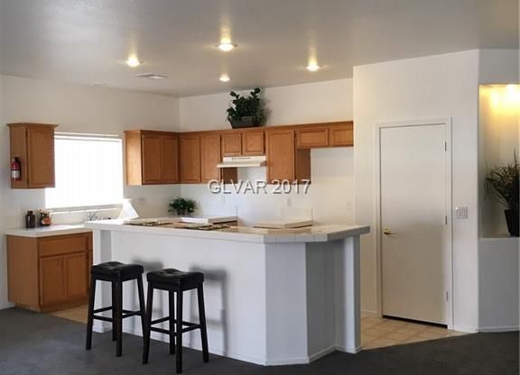 3 beds, 2 baths, $1,650