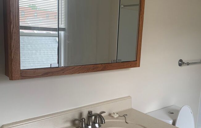 Studio, 1 bath, $725, Unit 5