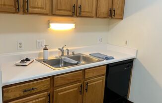 Courtyard Apartment Homes - 812