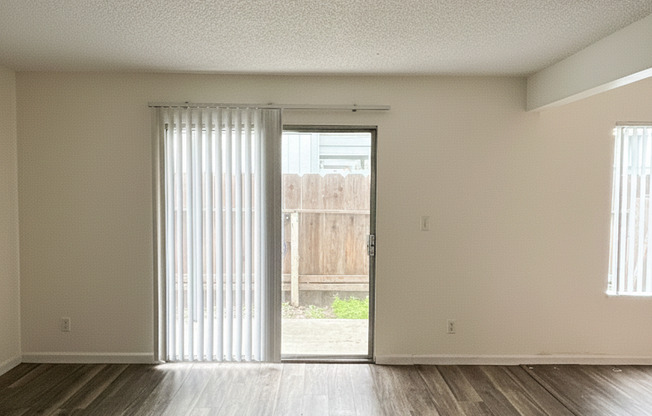 2 beds, 2 baths, 897 sqft, $1,400, Unit 112